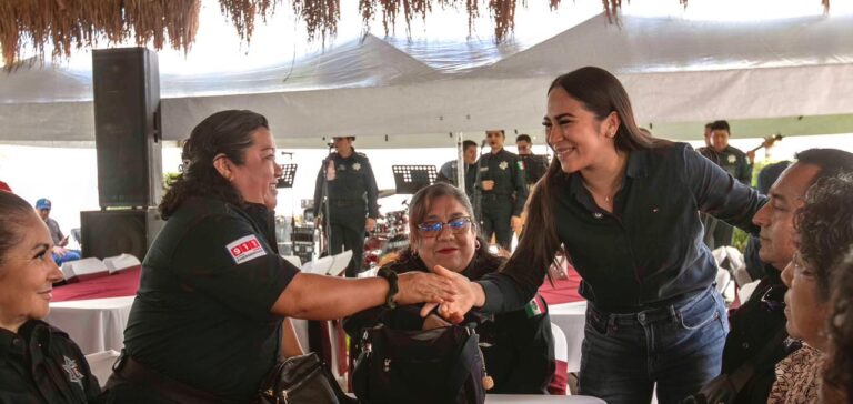 Mary Hernández reconoce a elementos policiacos: son el pilar de la seguridad social