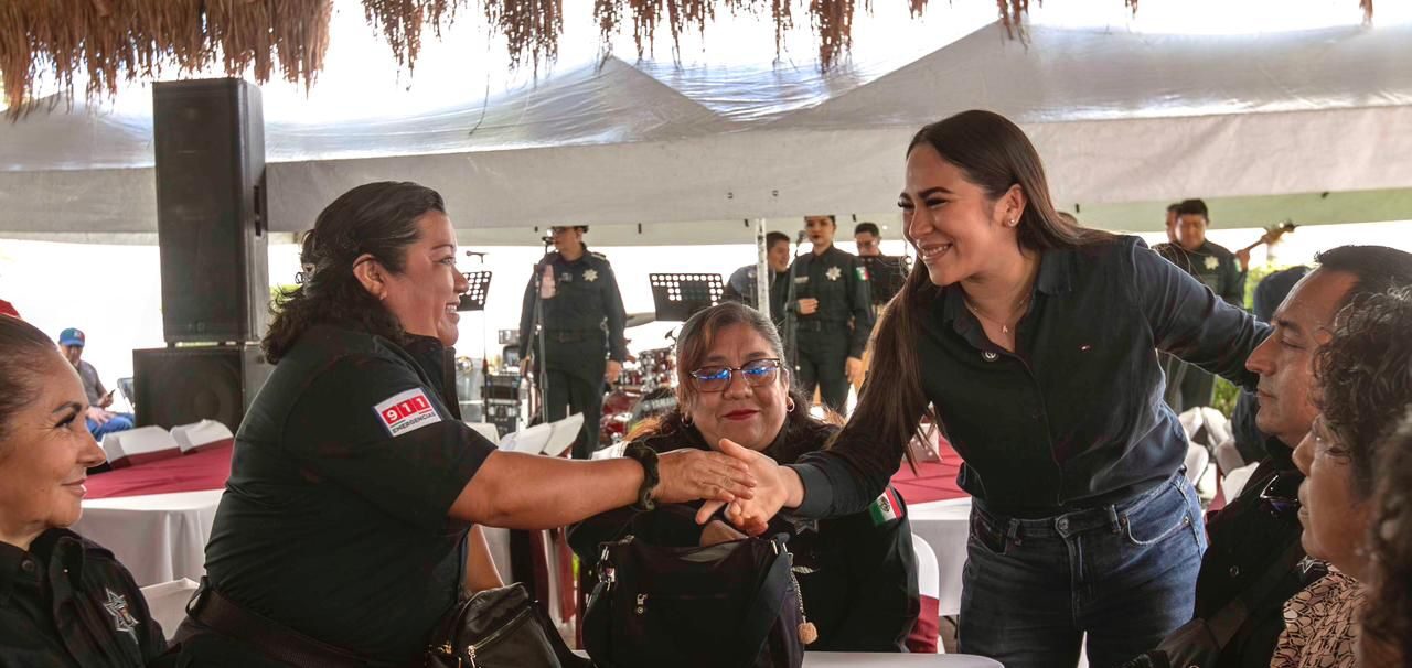 Mary Hernández reconoce a elementos policiacos: son el pilar de la seguridad social