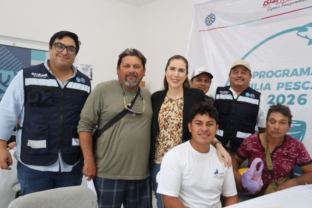 Atenea Gómez Ricalde supervisa registro del Programa Familia Pescadora para fortalecer apoyo al sector pesquero de Isla Mujeres