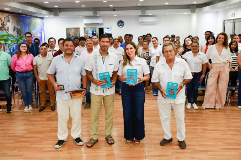 Presentan en Isla Mujeres el libro “Mi sal, el remo y la tormenta” de Luciano Núñez