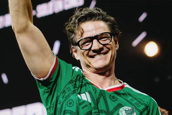 Pedro Pascal se conmueve hasta las lágrimas en visita a México