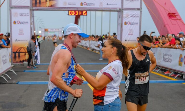 Encabeza Mara Lezama espectacular Carrera Puente Nichupté Cancún con más de 3 mil competidores y más de 10 mil asistentes