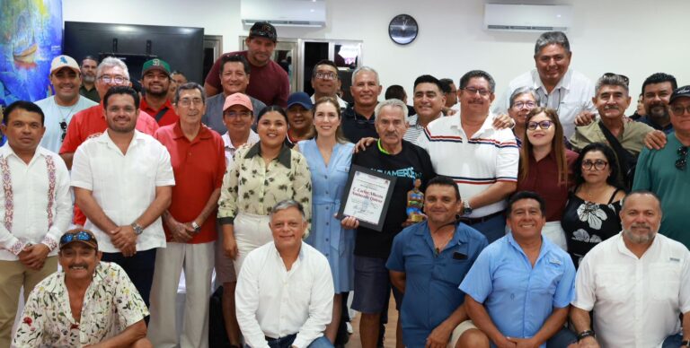 Gobierno de Isla Mujeres rinde homenaje al primer entrenador de los Caguameros