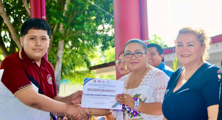Gobierno de Atenea Gómez refrenda su compromiso con la educación