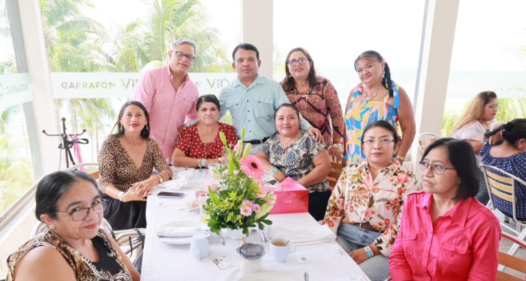 Gobierno de Isla Mujeres reconoce la labor de las secretarias del Ayuntamiento