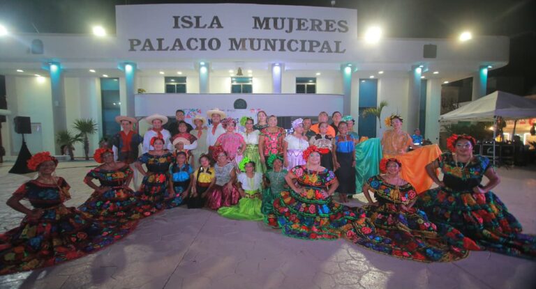 Isla Mujeres fortalece la promoción cultural con la presentación del Ballet Folclórico Municipal de Palenque, Chiapas, en Nochecitas Isleñas