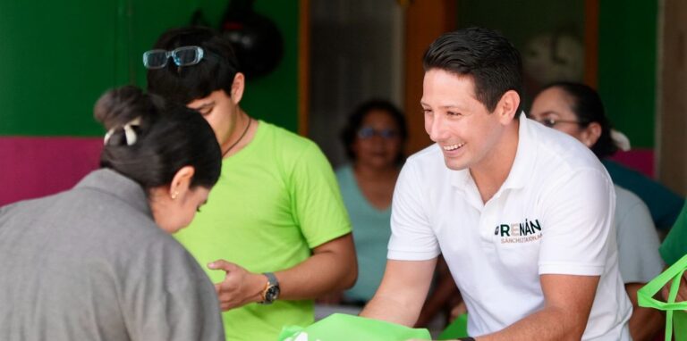Exitosa respuesta al programa de kits de libretas de Renán Sánchez Tajonar; se agotan en un solo día