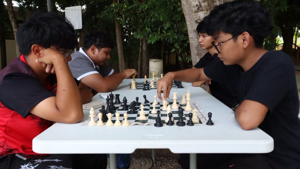 Más de 40 jóvenes participan en la primera feria familiar del ajedrez en Felipe Carrillo Puerto 