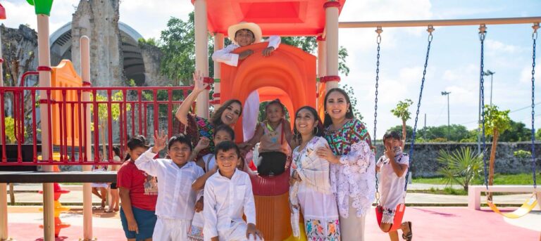 Con la buena coordinación de Mary Hernández y Mara Lezama, entregan parque rehabilitado en Tihosuco
