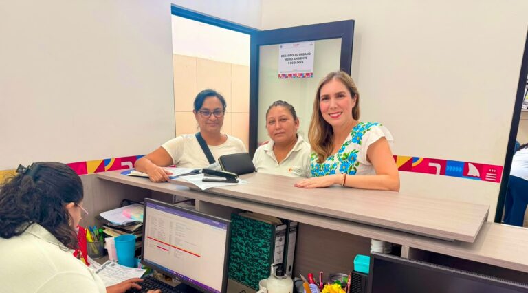 Atenea Gómez Ricalde supervisa la atención que se brinda en las Oficinas de Gobierno de Zona Continental