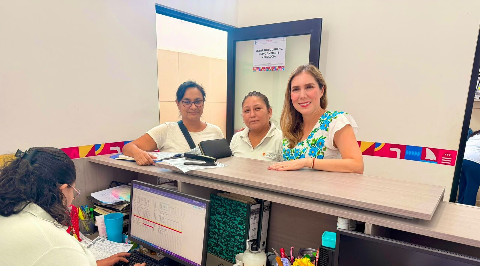 Atenea Gómez Ricalde supervisa la atención que se brinda en las Oficinas de Gobierno de Zona Continental