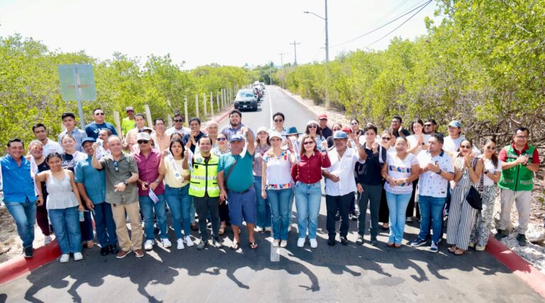 Atenea Gómez Ricalde entrega nueva obra de pavimentación en la carretera Sac Bajo de Isla Mujeres