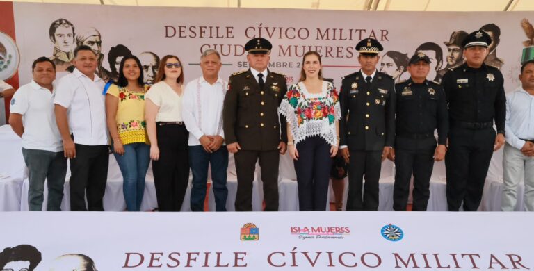 Atenea Gómez encabeza desfile cívico-militar por la Independencia de México en Ciudad Mujeres