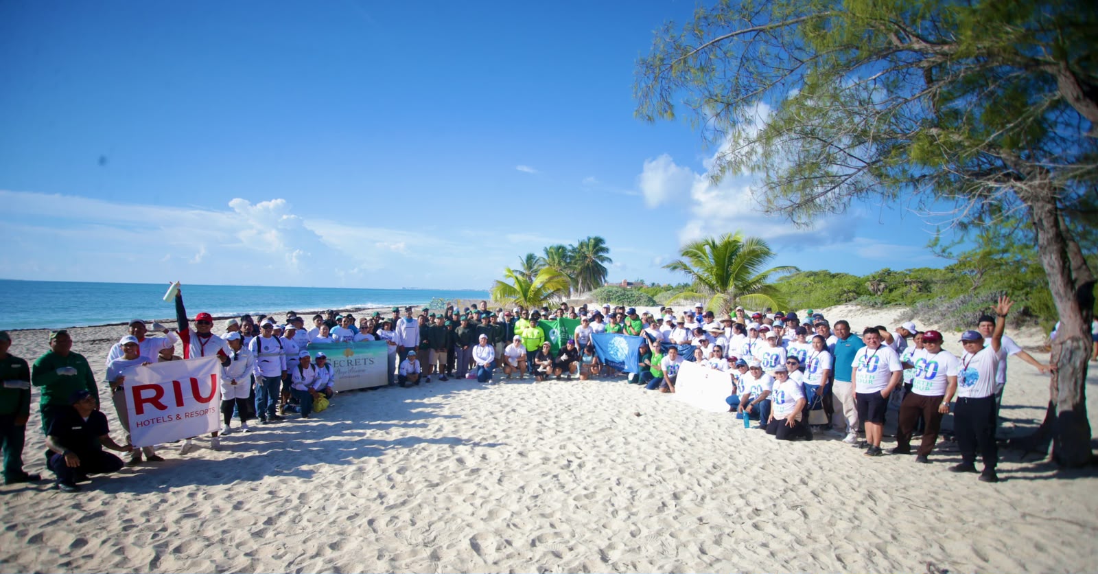 Gobierno de Isla Mujeres suma esfuerzos con sociedad civil e iniciativa privada en Mega Brigada de Limpieza en Isla Blanca