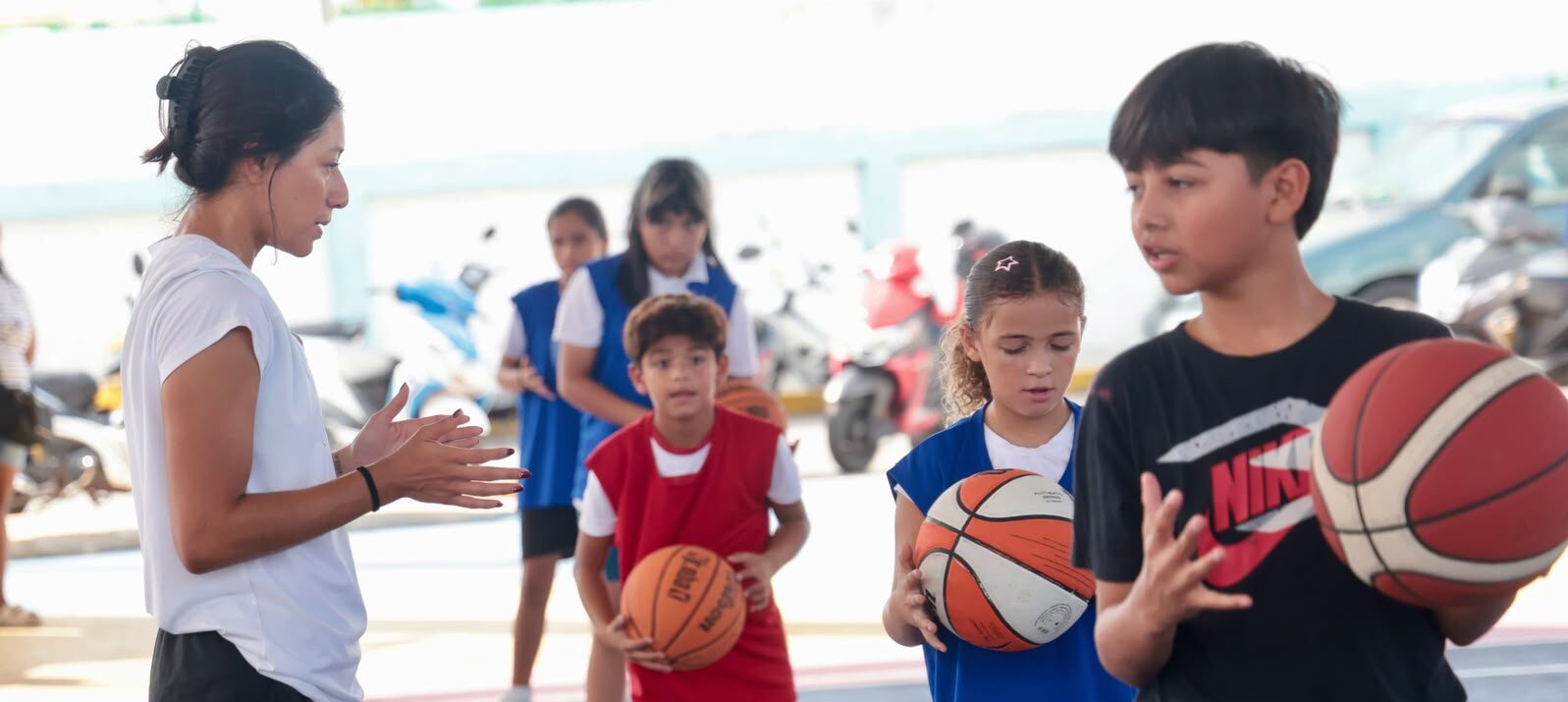 Gobierno de Isla Mujeres se suma a la Clase Nacional de Baloncesto “¡Ponte Pila! Bota y Encesta”