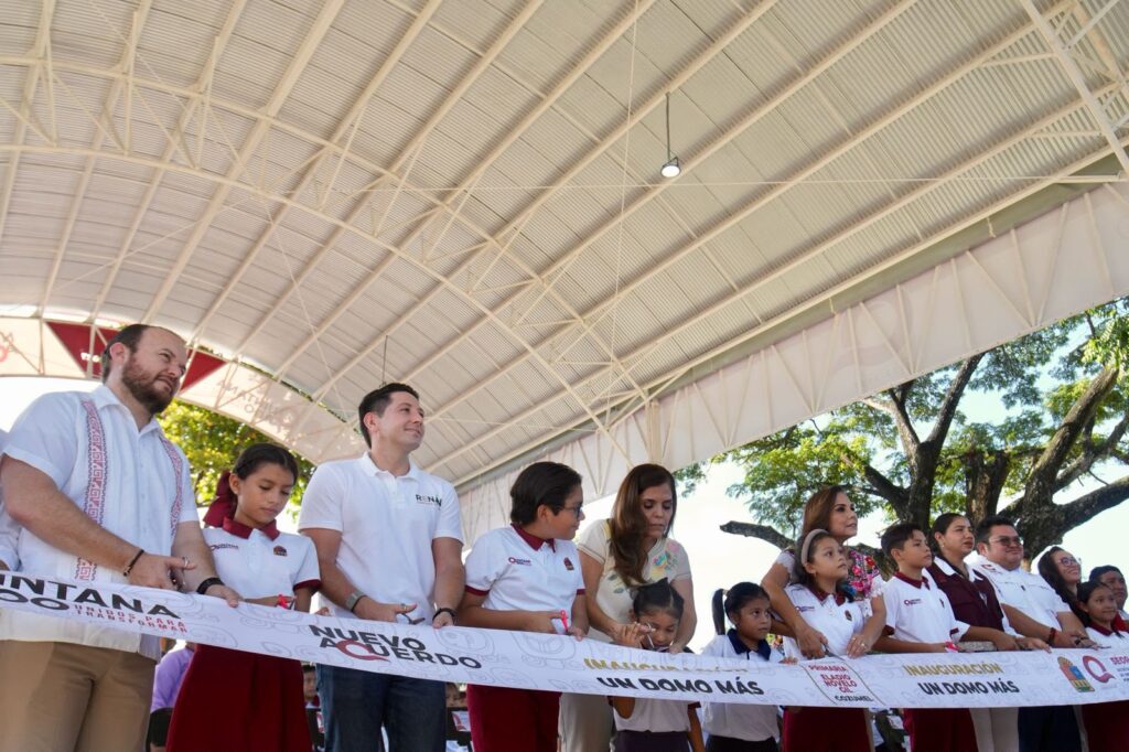 Renán Sánchez Tajonar acompaña a la gobernadora Mara Lezama en gira de trabajo por Cozumel
