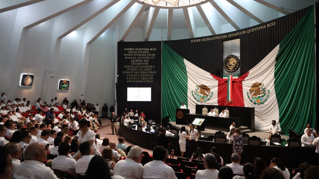 Celebran en el Congreso del Pueblo el 52 Aniversario de Quintana Roo