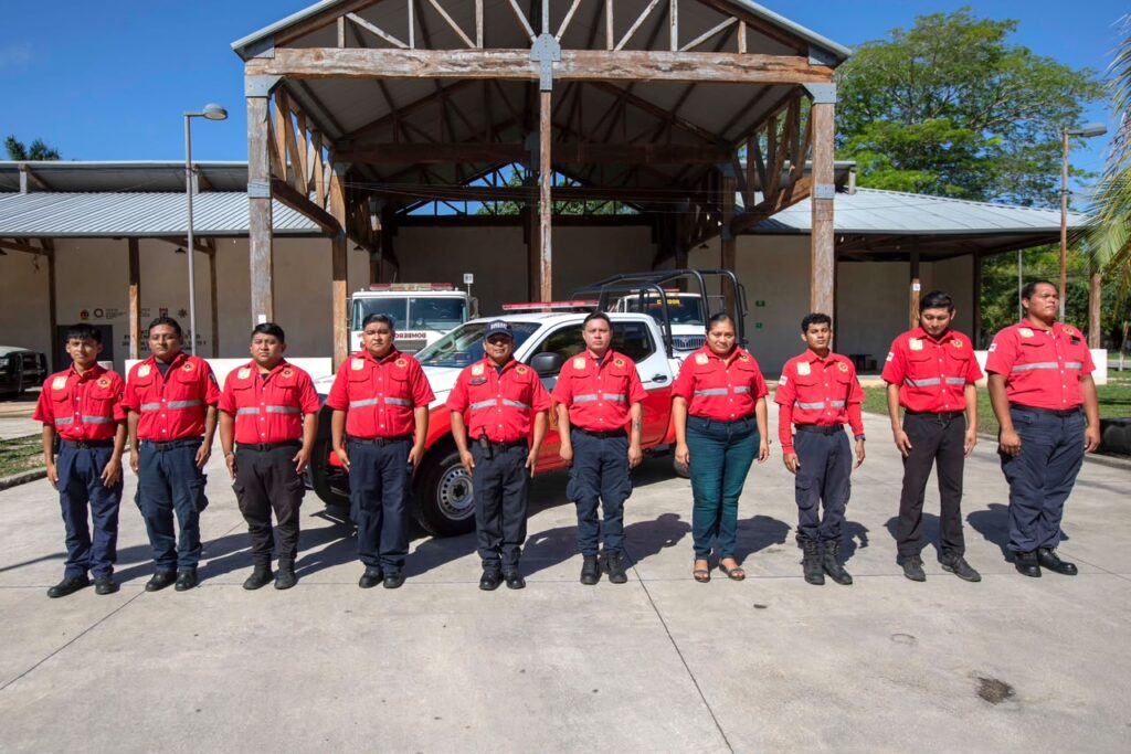 Entrega Mary Hernández nueva unidad de rescate a bomberos de Felipe Carrillo Puerto