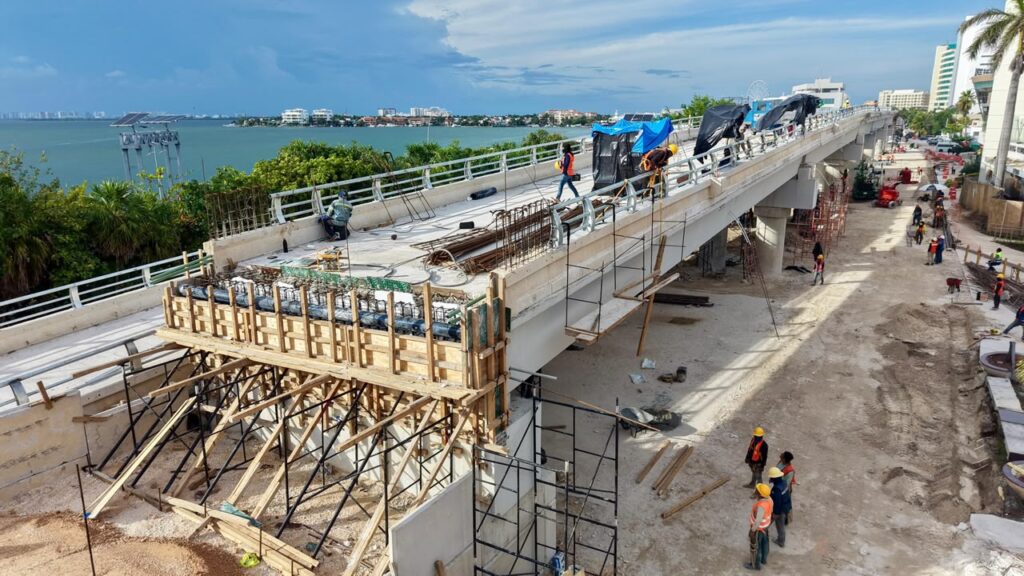Supervisan Claudia Sheinbaum y Mara Lezama obras del distribuidor Kukulcán, conexión estratégica del Puente Nichupté