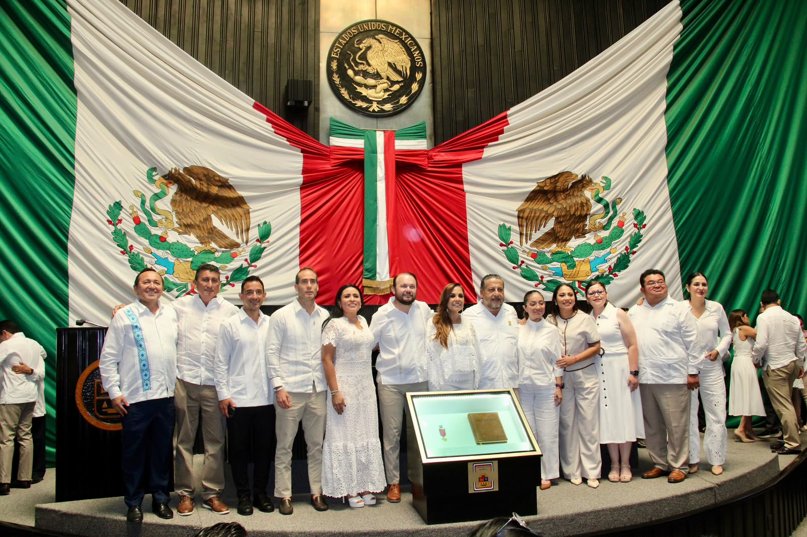 Isla Mujeres se suma a la conmemoración del 52 aniversario de Quintana Roo como Estado Libre y Soberano